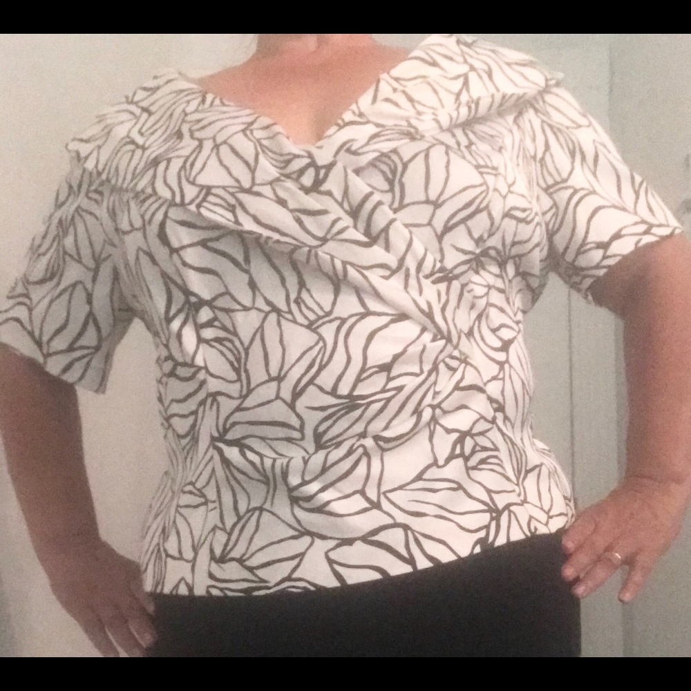 Black and white Alex Evenings Mock Wrap Top Sz 3x